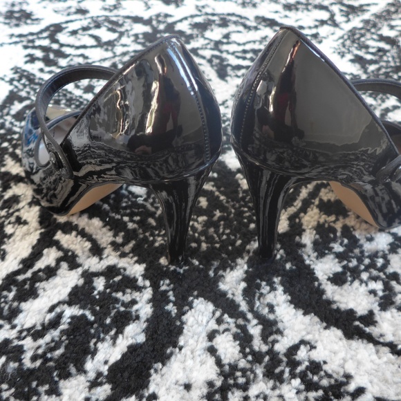Carvela Kurt Geiger Black Patent Mary Jane Heels - Picture 3 of 5
